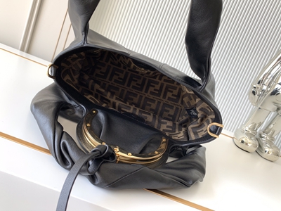 フェンディバッグ細部ディテール